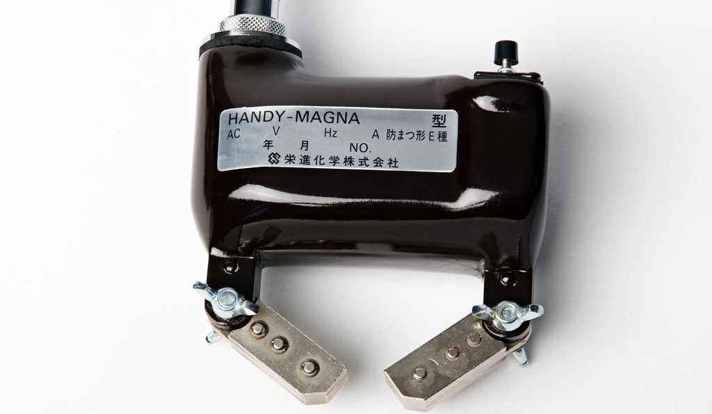 携帯用極間式磁粉探傷器ハンディマグナTE-2型